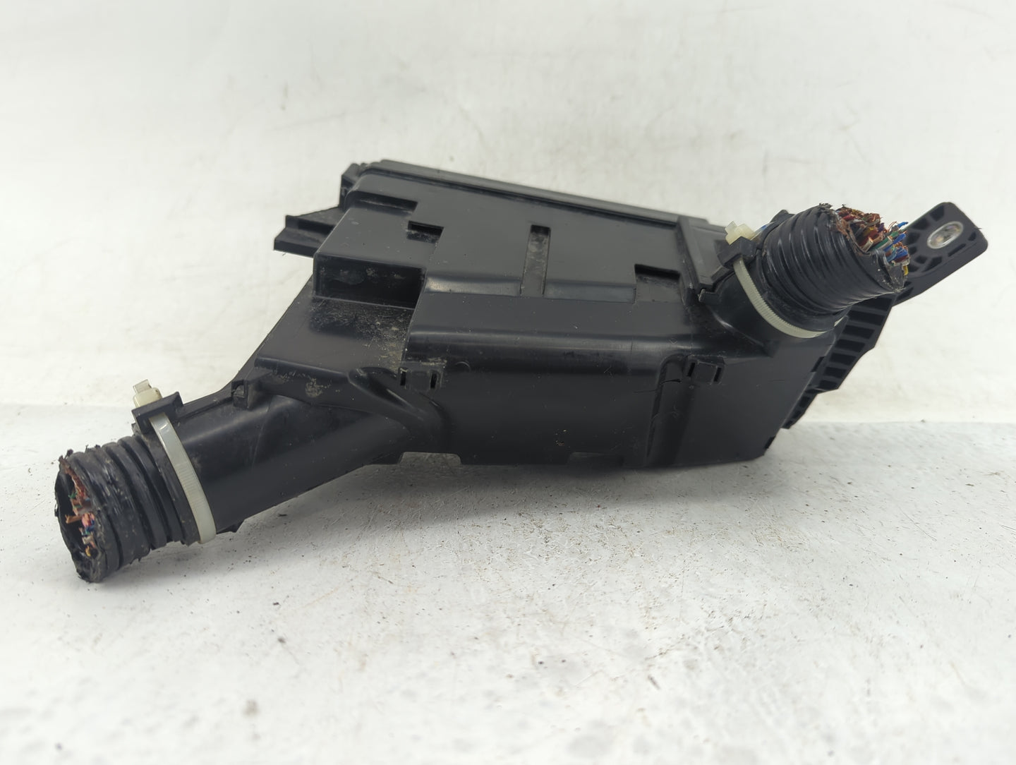 2016-2018 Honda Hr-V Fusebox Fuse Box Panel Relay Module Fits Fits 2016 2017 2018 OEM Used Auto Parts - Oemusedautoparts1.co