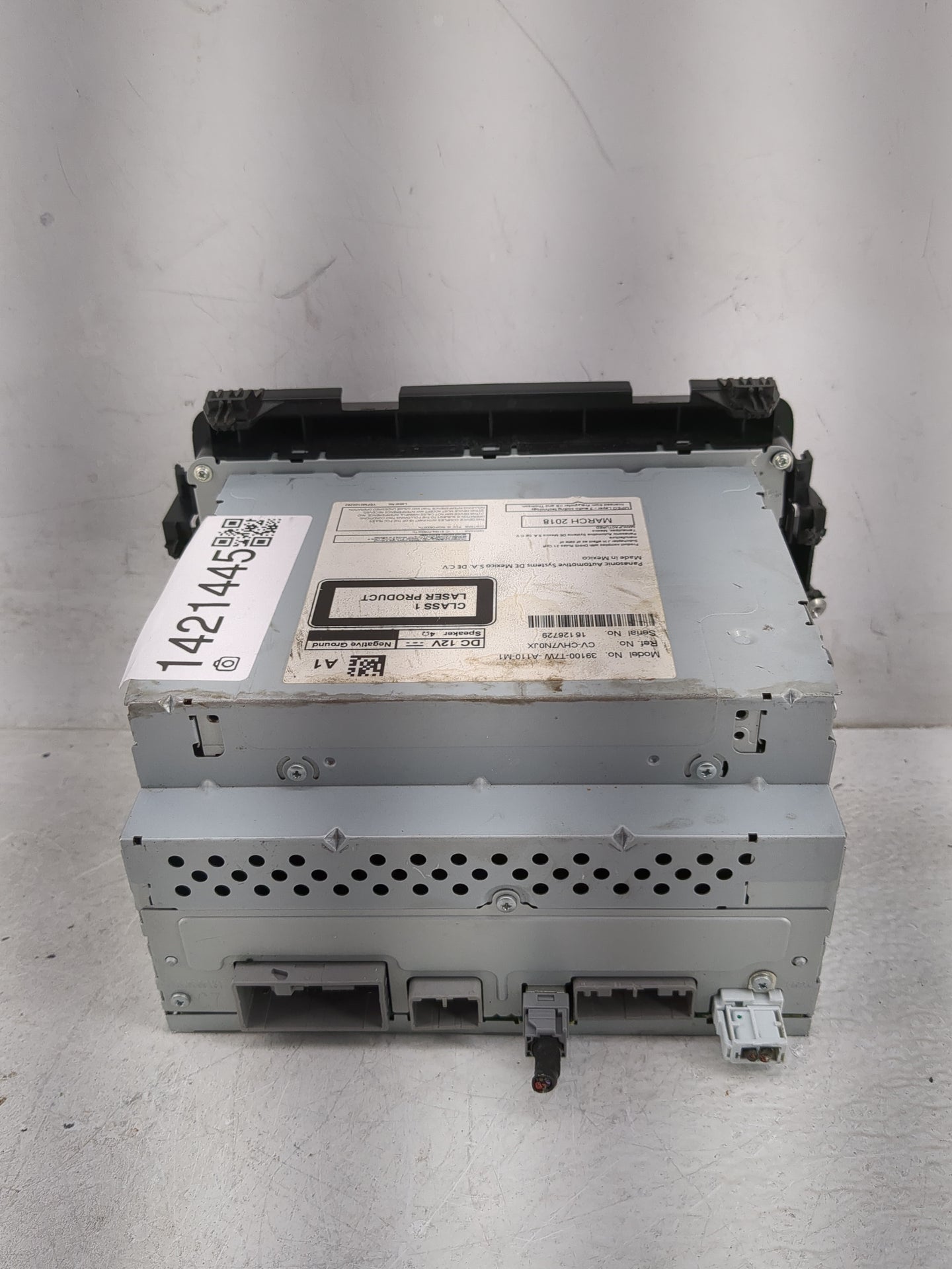 2018 Honda Hr-V Radio AM FM Cd Player Receiver Replacement P/N:39100-T7W-A110-M1 Fits OEM Used Auto Parts - Oemusedautoparts