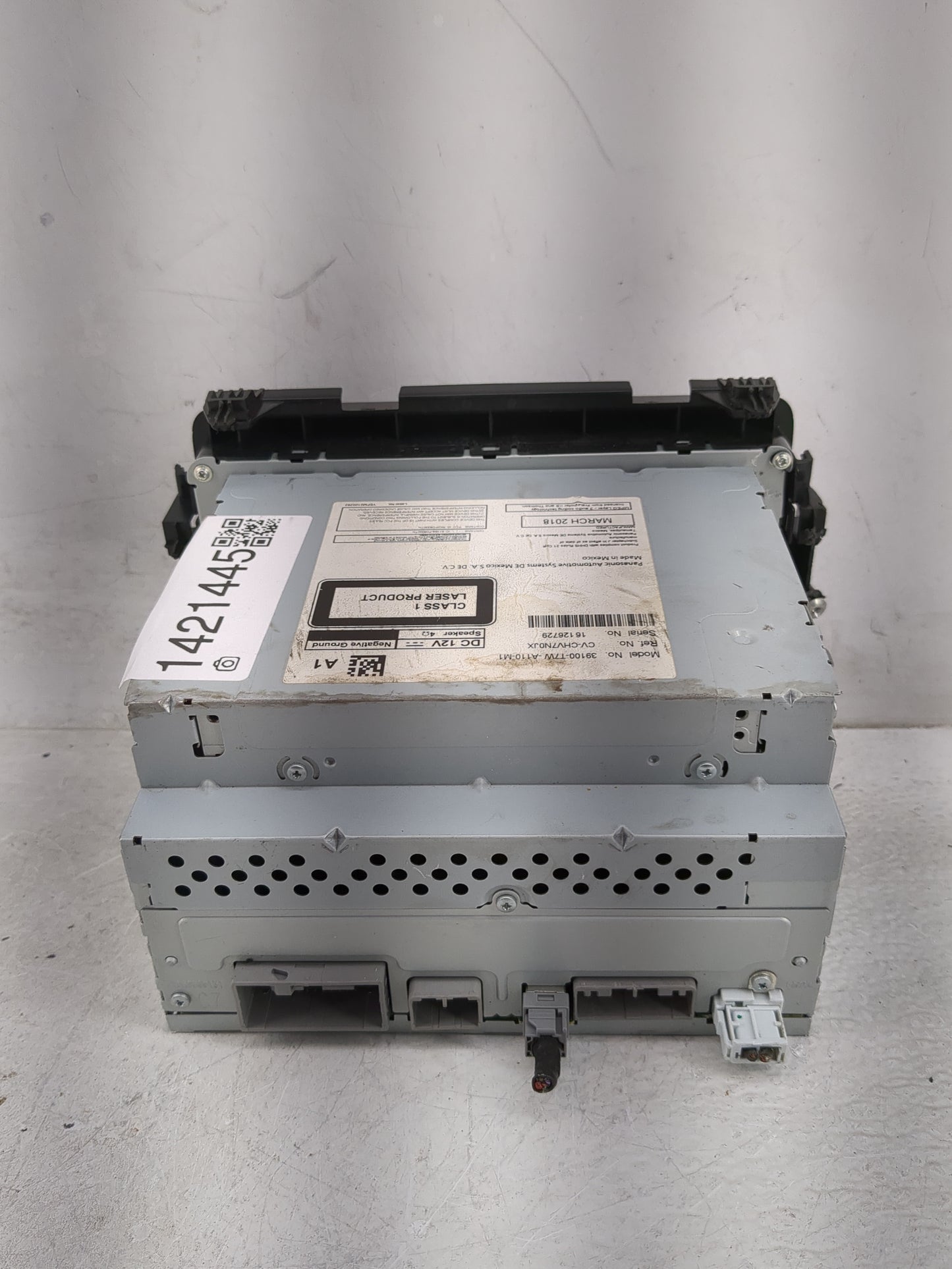 2018 Honda Hr-V Radio AM FM Cd Player Receiver Replacement P/N:39100-T7W-A110-M1 Fits OEM Used Auto Parts - Oemusedautoparts