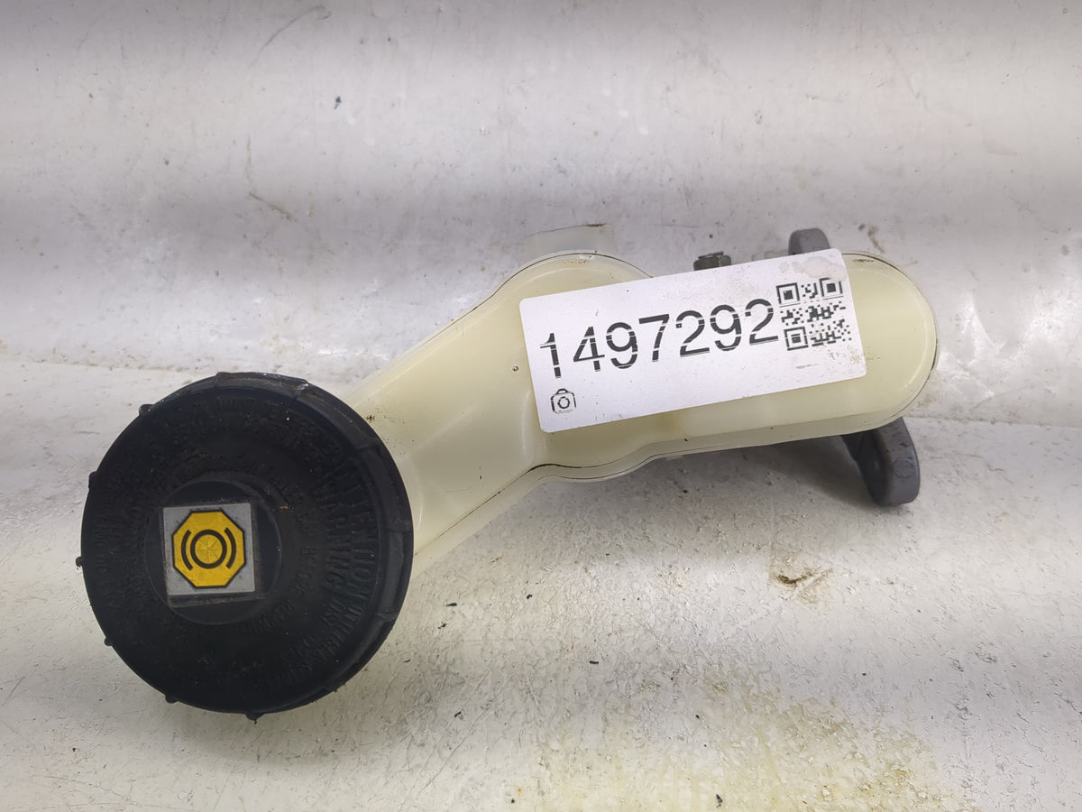 2016-2022 Honda Hr-v Brake Master Cylinder 1497292 - Oemusedautoparts1.com