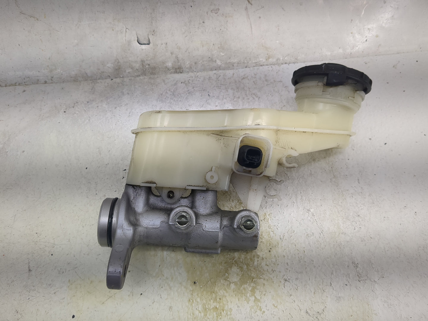 2016-2022 Honda Hr-v Brake Master Cylinder 1497292 - Oemusedautoparts1.com