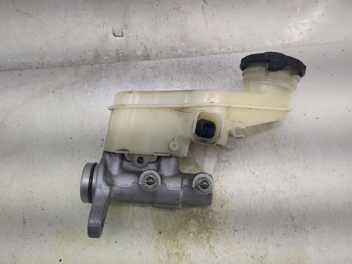 2016-2022 Honda Hr-v Brake Master Cylinder 1497292 - Oemusedautoparts1.com