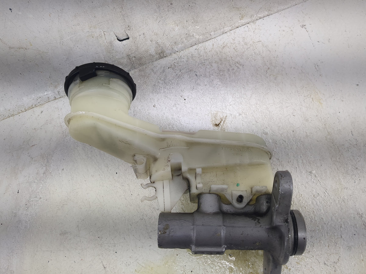 2016-2022 Honda Hr-v Brake Master Cylinder 1497292 - Oemusedautoparts1.com