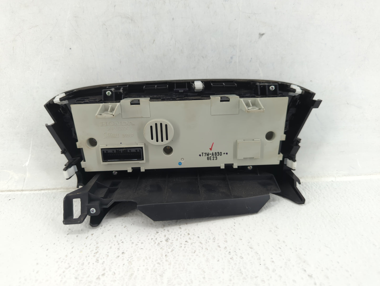 2016-2022 Honda Hr-V Climate Control Module Temperature AC/Heater Replacement P/N:T7W-A830 6E23 Fits OEM Used Auto Parts - O