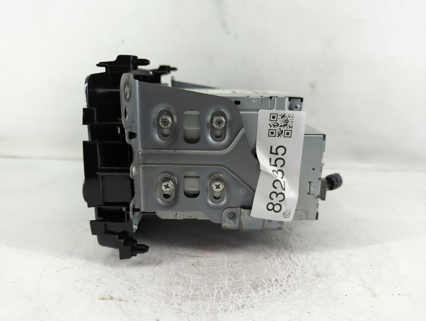 2018 Honda Hr-V Radio AM FM Cd Player Receiver Replacement P/N:39100-T7W-A110-M1 Fits OEM Used Auto Parts - Oemusedautoparts