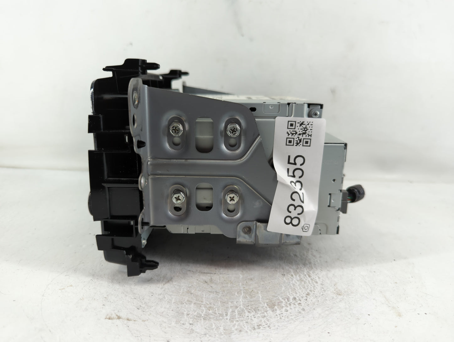 2018 Honda Hr-V Radio AM FM Cd Player Receiver Replacement P/N:39100-T7W-A110-M1 Fits OEM Used Auto Parts - Oemusedautoparts