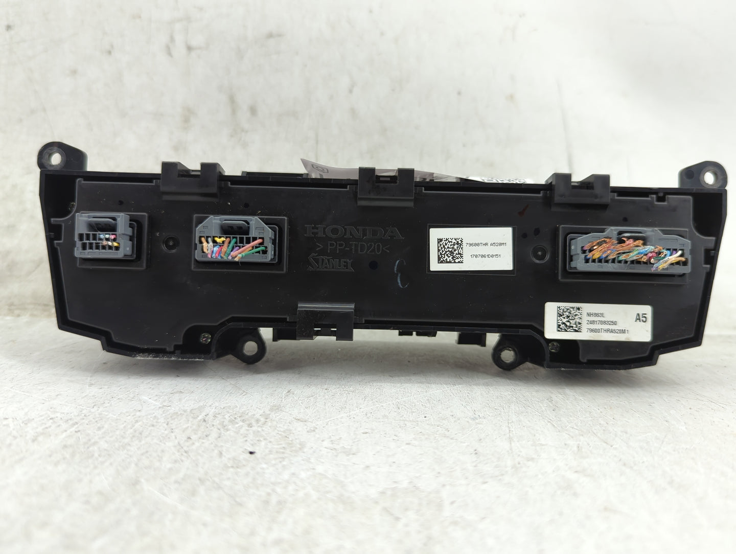 2018 Honda Odyssey Climate Control Module Temperature AC/Heater Replacement P/N:79600THRA520M1 Fits OEM Used Auto Parts - Oe