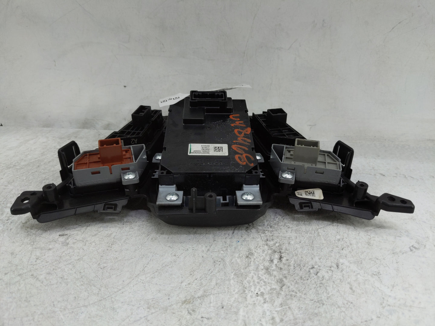 2018 Honda Odyssey Floor Console Assembly Shifter - Oemusedautoparts1.com
