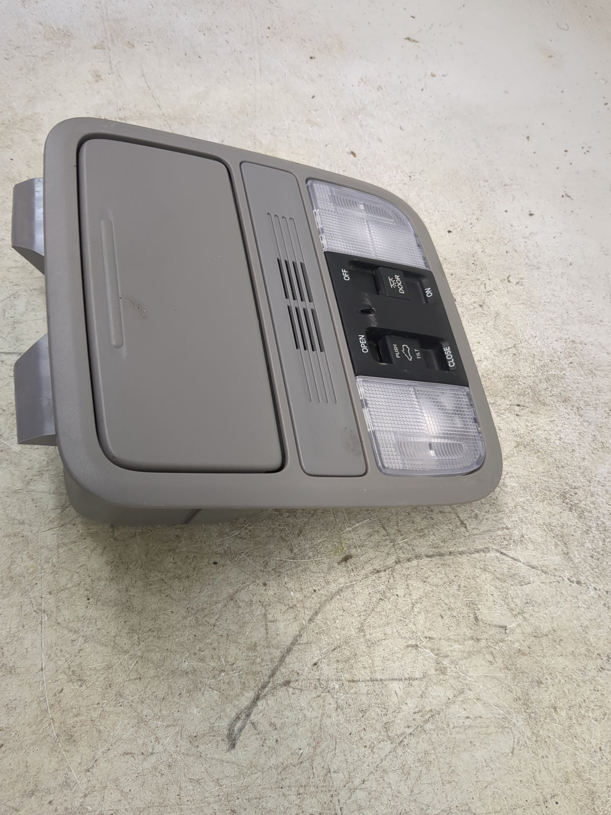 2018 Honda Odyssey Overhead Roof Console 1516139 - Oemusedautoparts1.com
