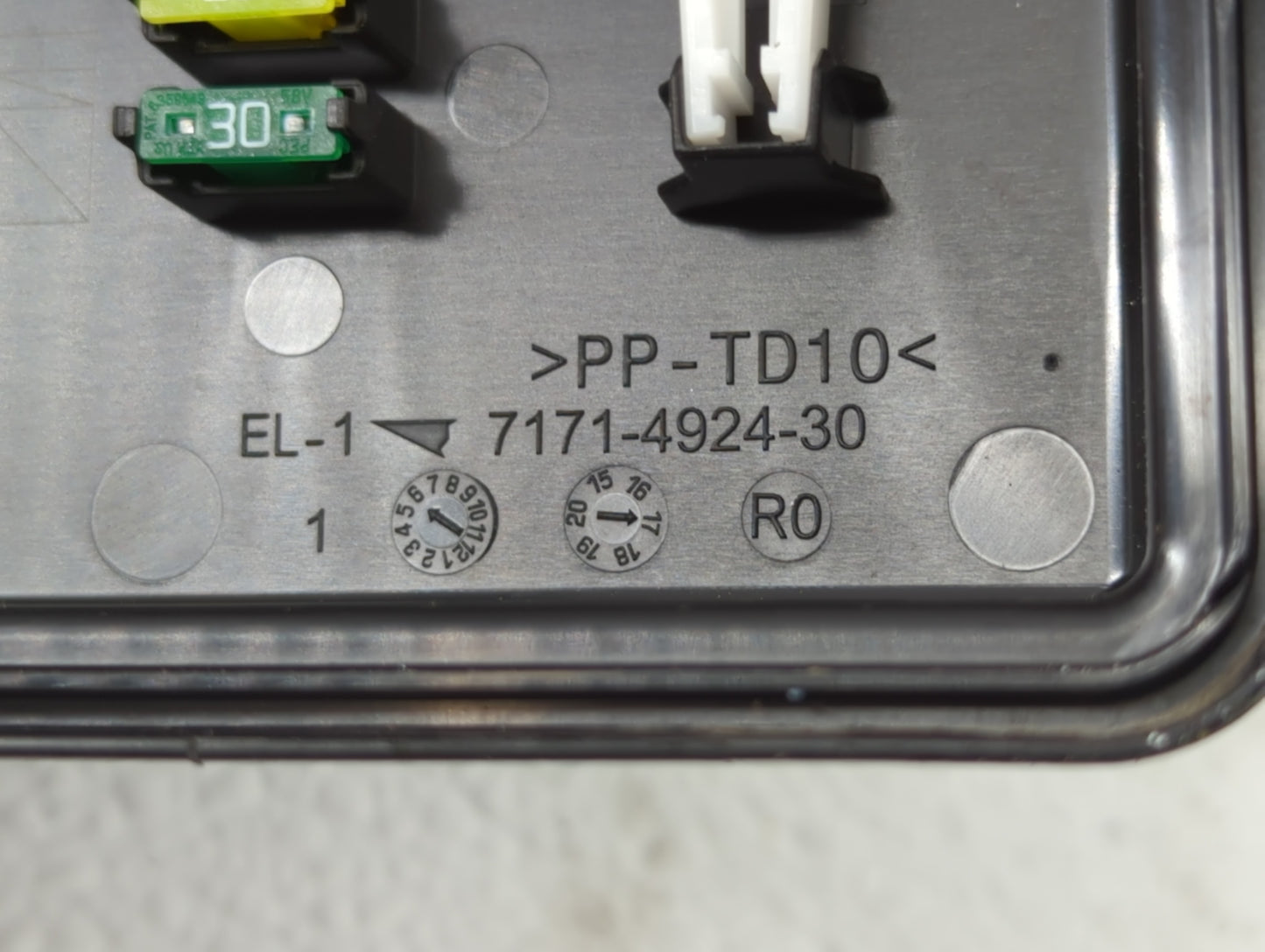 2018 Honda Odyssey Fusebox Fuse Box Panel Relay Module P/N:7171-4924-40 Fits OEM Used Auto Parts - Oemusedautoparts1.com