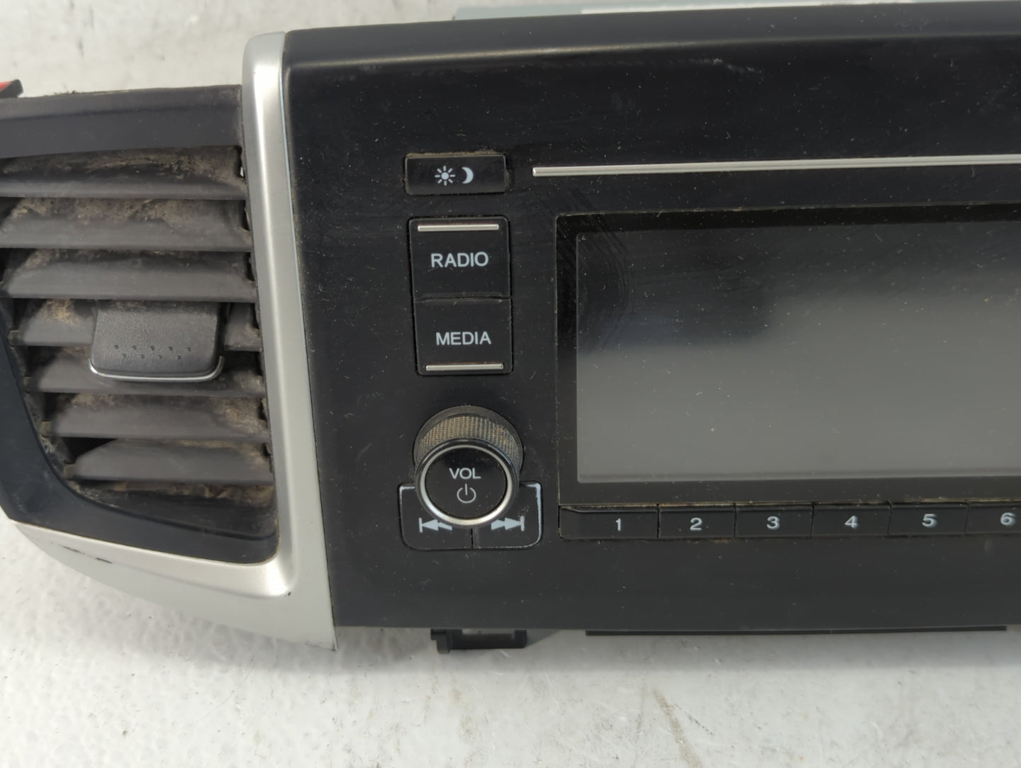 2016-2019 Honda Pilot Radio AM FM Cd Player Receiver Replacement P/N:39100-TG7-A21 Fits Fits 2016 2017 2018 2019 OEM Used Au