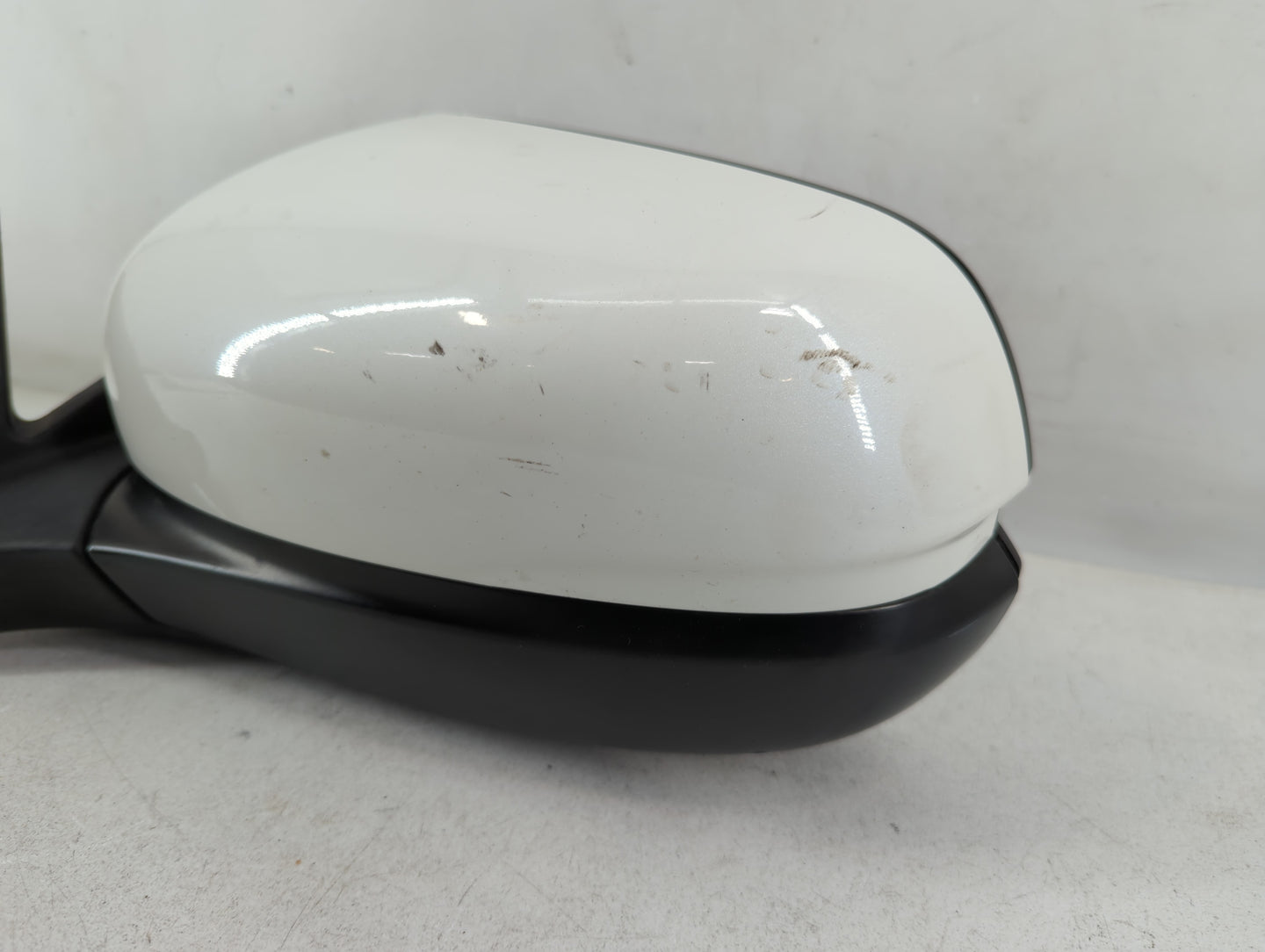 2017-2018 Honda Pilot Driver Side View Mirror - Left Door Mirror OEM Used - Oemusedautoparts1.com