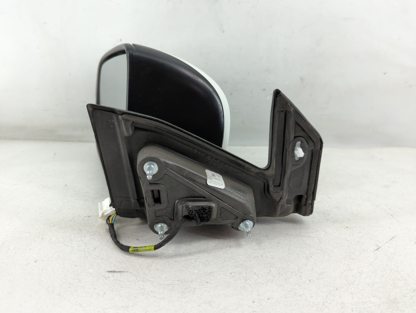 2017-2018 Honda Pilot Driver Side View Mirror - Left Door Mirror OEM Used - Oemusedautoparts1.com