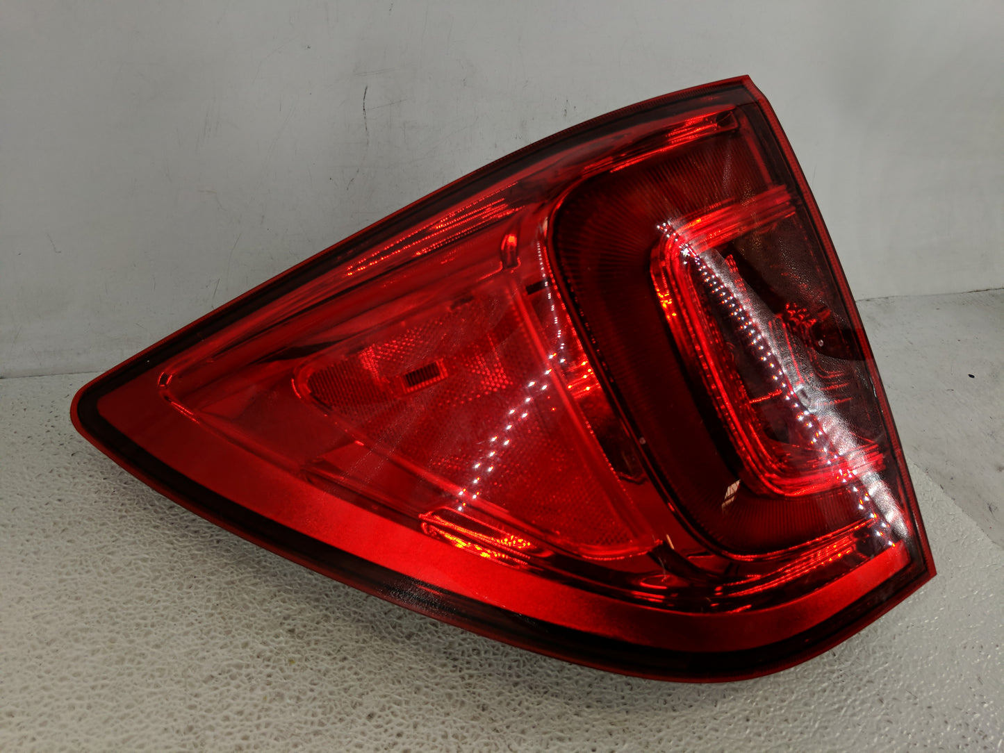 2016-2018 Honda Pilot Tail Light Assembly Driver Left OEM P/N:2XL 949 442-11 Fits Fits 2016 2017 2018 OEM Used Auto Parts - 