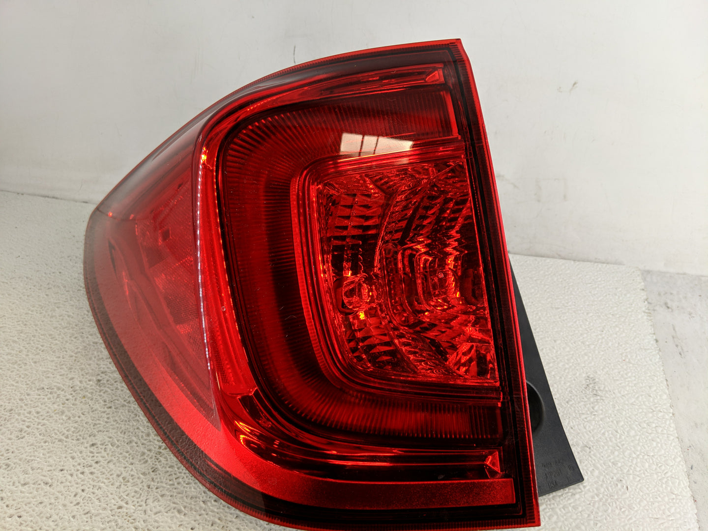 2016-2018 Honda Pilot Tail Light Assembly Driver Left OEM P/N:2XL 949 442-11 Fits Fits 2016 2017 2018 OEM Used Auto Parts - 