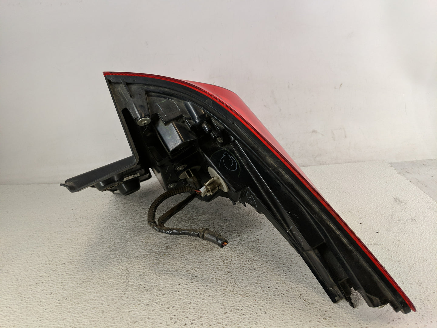 2016-2018 Honda Pilot Tail Light Assembly Driver Left OEM P/N:2XL 949 442-11 Fits Fits 2016 2017 2018 OEM Used Auto Parts - 