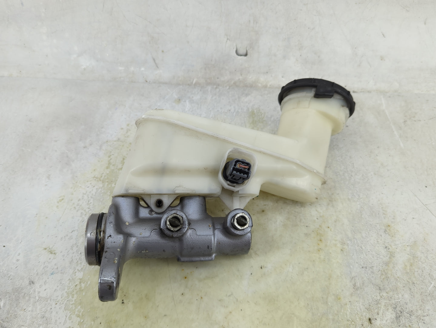 2016-2022 Honda Pilot Brake Master Cylinder 1490578 - Oemusedautoparts1.com
