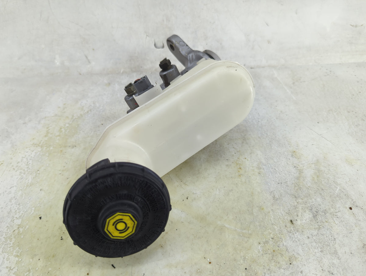 2016-2022 Honda Pilot Brake Master Cylinder 1490578 - Oemusedautoparts1.com