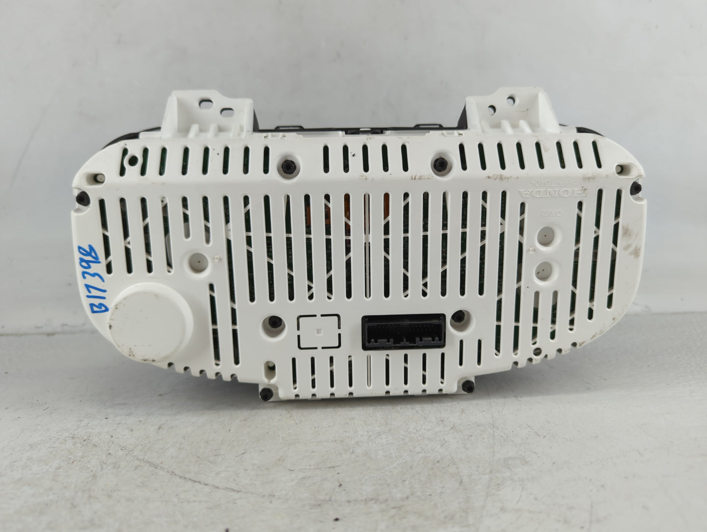 2017-2018 Honda Pilot Instrument Cluster Speedometer Gauges P/N:78100-TG7-A920-M1 Fits Fits 2017 2018 OEM Used Auto Parts - 