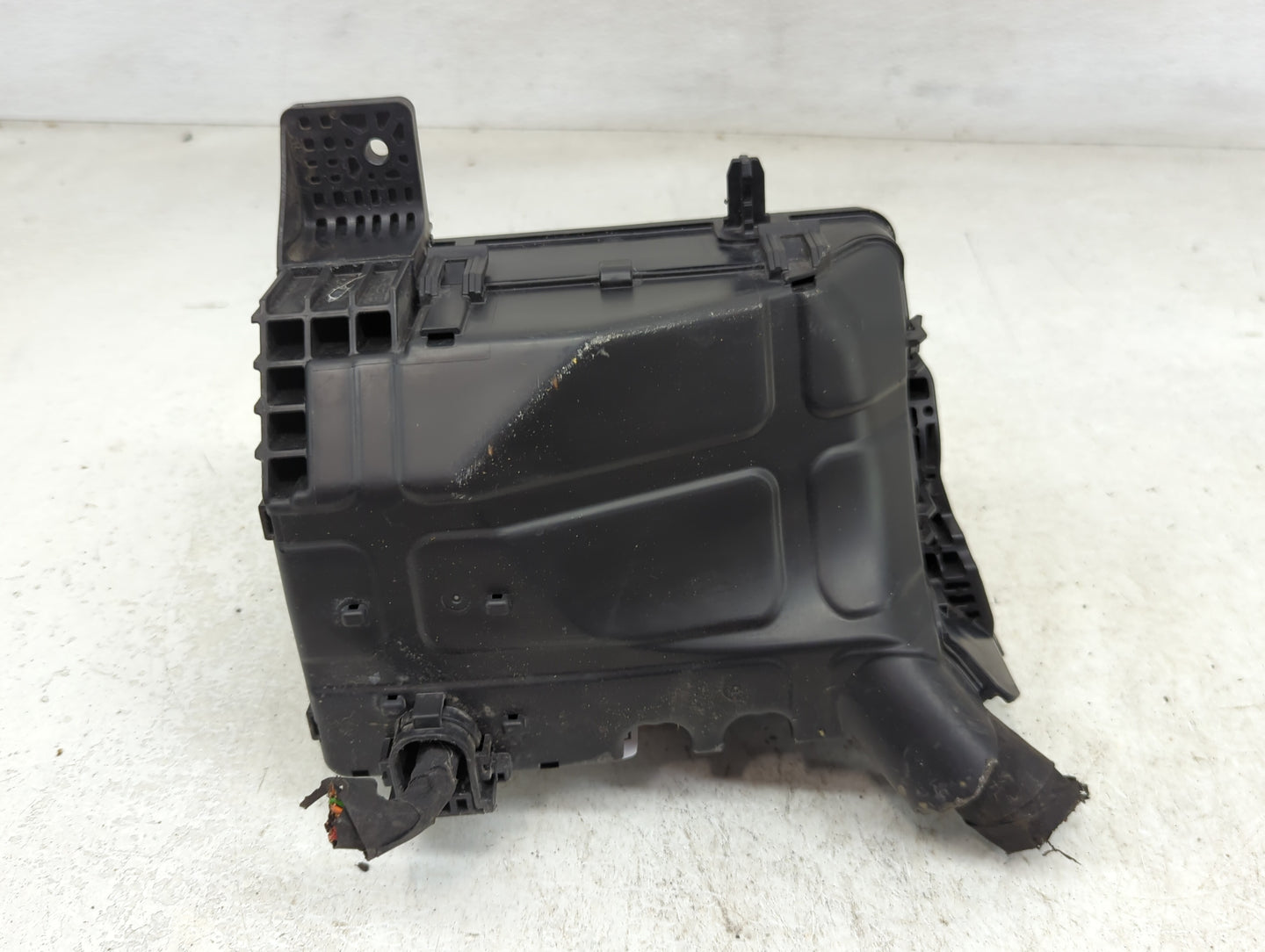 2018-2019 Hyundai Accent Fusebox Fuse Box Panel Relay Module P/N:91950-J0300 Fits Fits 2018 2019 OEM Used Auto Parts - Oemus