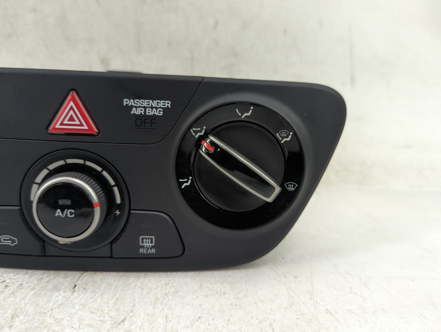 2018-2022 Hyundai Accent Climate Control Module Temperature AC/Heater Replacement P/N:97250J0000 Fits OEM Used Auto Parts - 