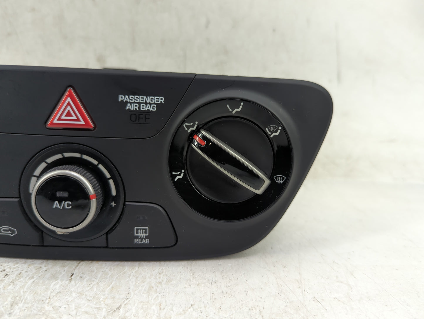2018-2022 Hyundai Accent Climate Control Module Temperature AC/Heater Replacement P/N:97250J0000 Fits OEM Used Auto Parts - 