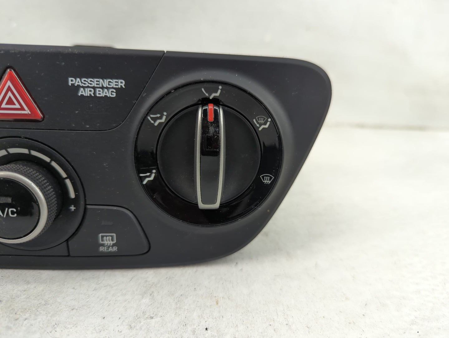 2018-2022 Hyundai Accent Climate Control Module Temperature AC/Heater Replacement P/N:97250J0000RDR Fits OEM Used Auto Parts