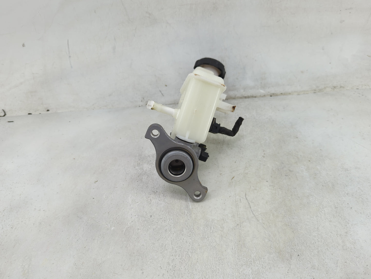 2018-2019 Hyundai Accent Brake Master Cylinder 1490010 - Oemusedautoparts1.com