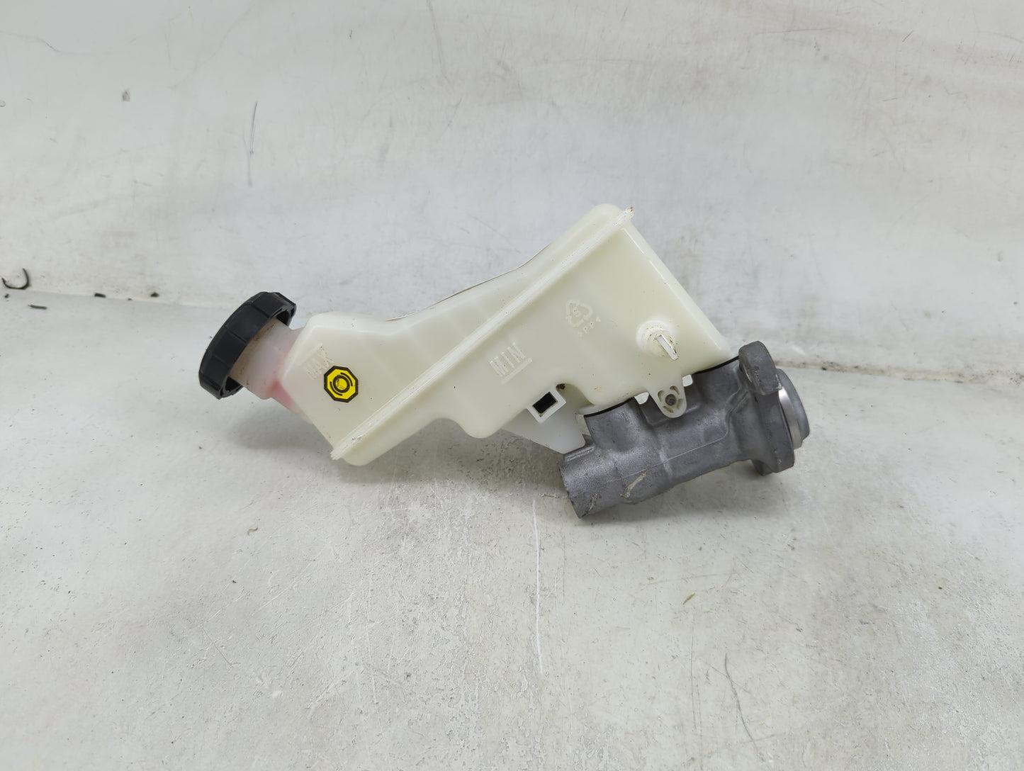 2018-2019 Hyundai Accent Brake Master Cylinder 1490010 - Oemusedautoparts1.com