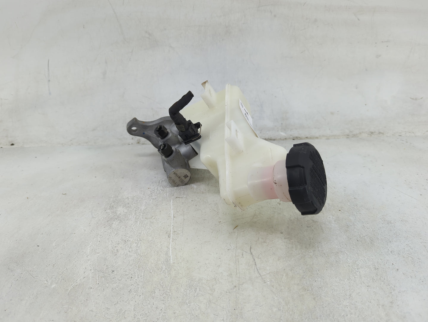 2018-2019 Hyundai Accent Brake Master Cylinder 1490010 - Oemusedautoparts1.com