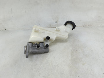 2018-2019 Hyundai Accent Brake Master Cylinder 1490288 - Oemusedautoparts1.com