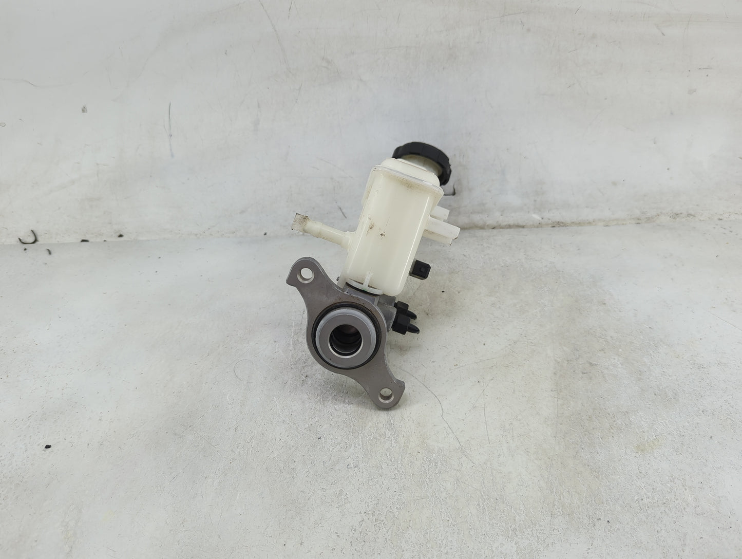 2018-2019 Hyundai Accent Brake Master Cylinder 1490288 - Oemusedautoparts1.com
