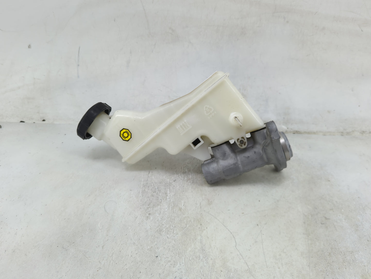2018-2019 Hyundai Accent Brake Master Cylinder 1490288 - Oemusedautoparts1.com