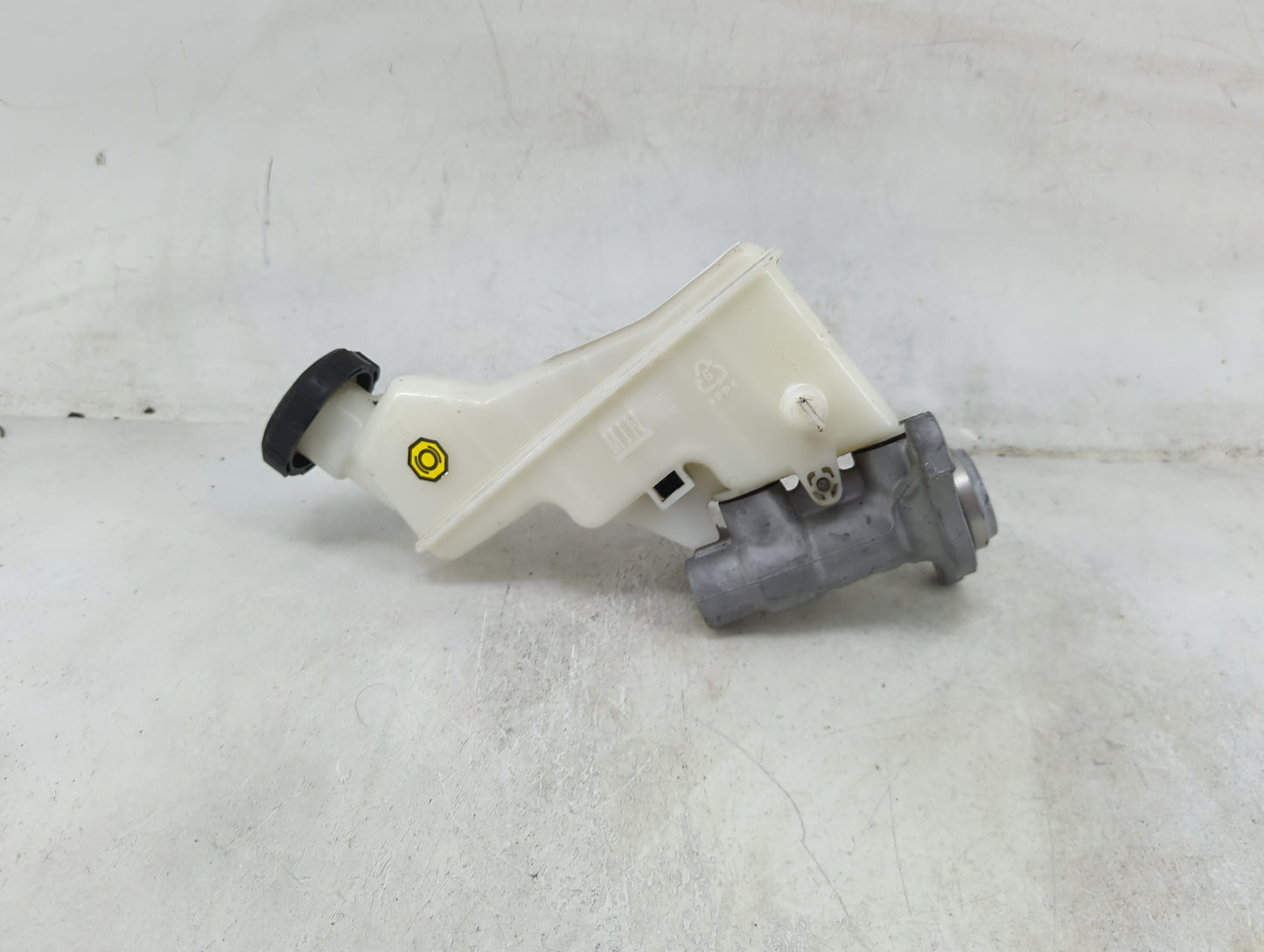 2018-2019 Hyundai Accent Brake Master Cylinder 1490288 - Oemusedautoparts1.com