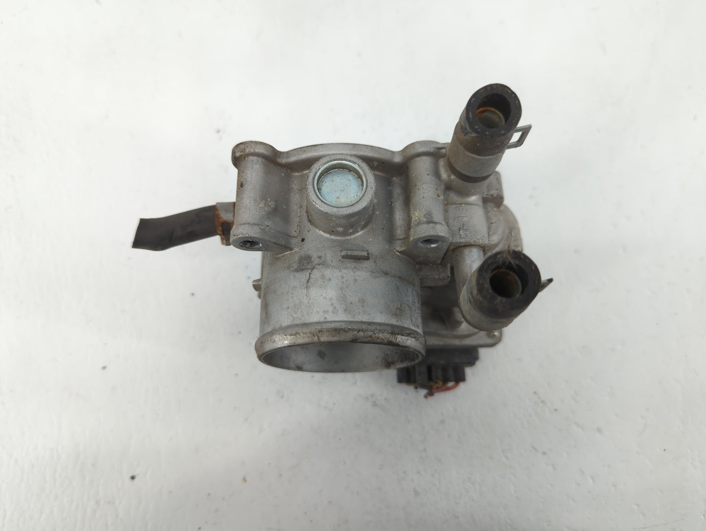 2012-2019 Hyundai Accent Throttle Body P/N:35100-2B300 Fits Fits 2012 2013 2014 2015 2016 2017 2018 2019 OEM Used Auto Parts