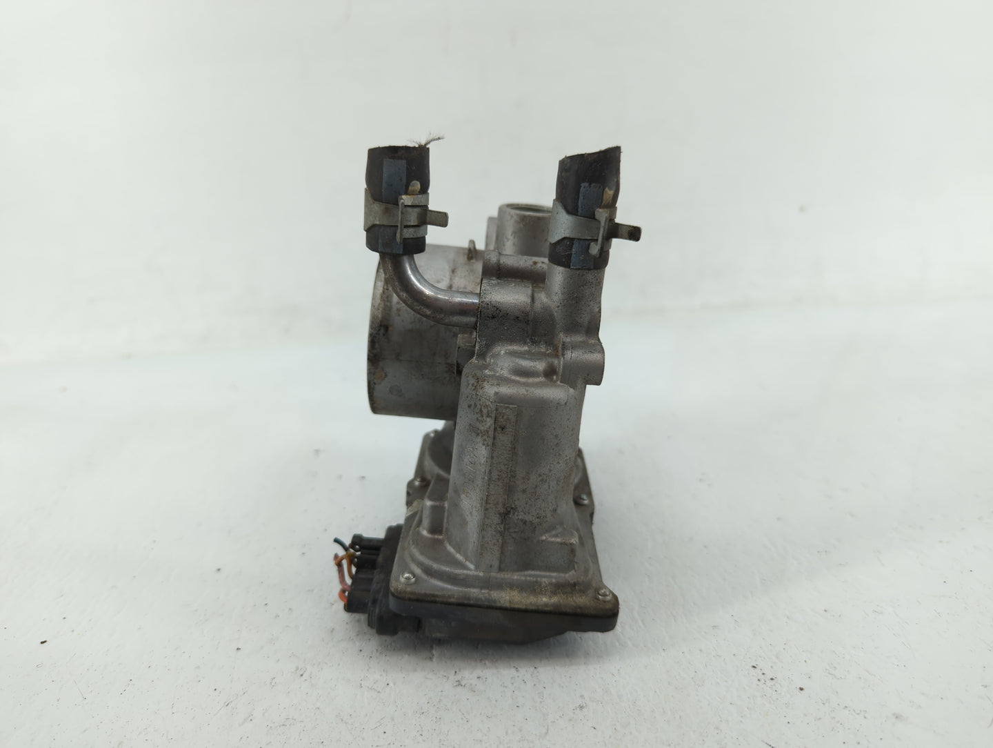 2012-2019 Hyundai Accent Throttle Body P/N:35100-2B300 Fits Fits 2012 2013 2014 2015 2016 2017 2018 2019 OEM Used Auto Parts