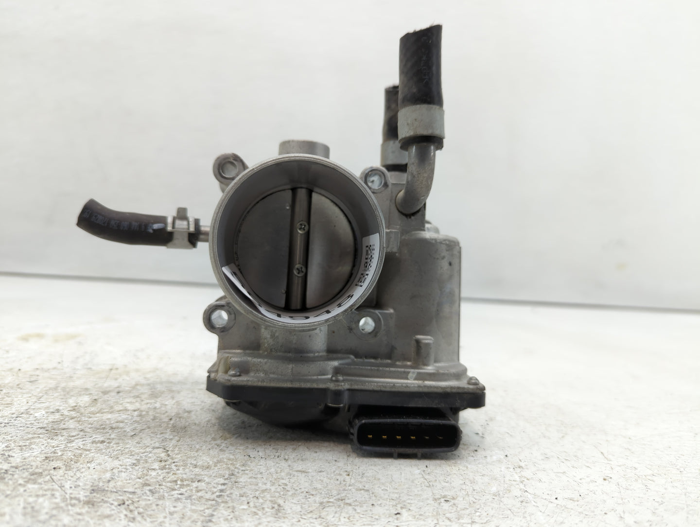 2012-2019 Hyundai Accent Throttle Body P/N:35100-2B300 Fits Fits 2012 2013 2014 2015 2016 2017 2018 2019 OEM Used Auto Parts