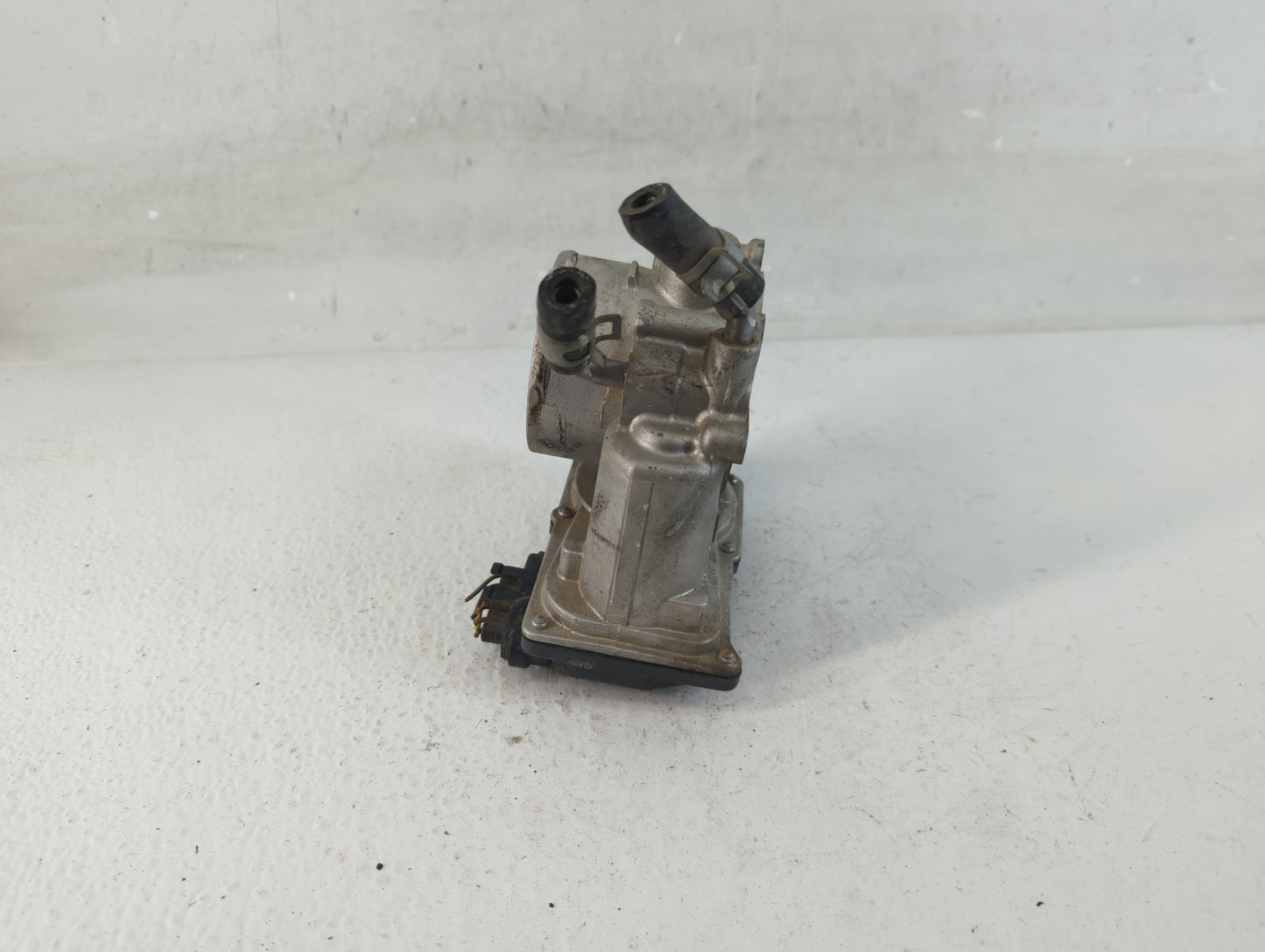 2011-2020 Hyundai Elantra Throttle Body P/N:35100-2E000 Fits Fits 2011 2012 2013 2014 2015 2016 2017 2018 2019 2020 2021 OEM