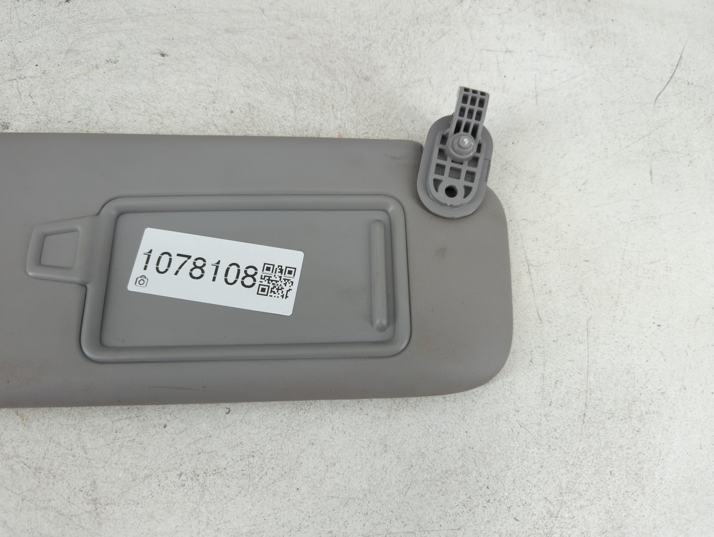 2017-2020 Hyundai Elantra Sun Visor Shade Replacement Passenger Right Mirror Fits Fits 2017 2018 2019 2020 OEM Used Auto Par
