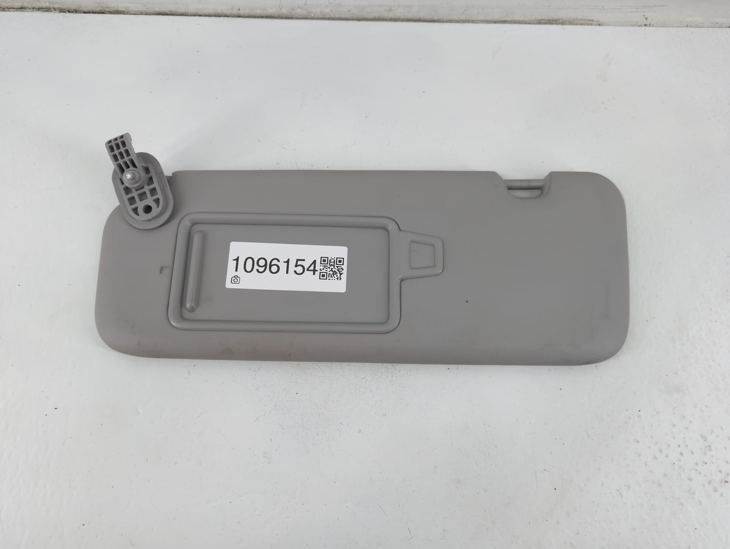 2017-2020 Hyundai Elantra Sun Visor Shade Replacement Passenger Right Mirror Fits Fits 2017 2018 2019 2020 OEM Used Auto Par