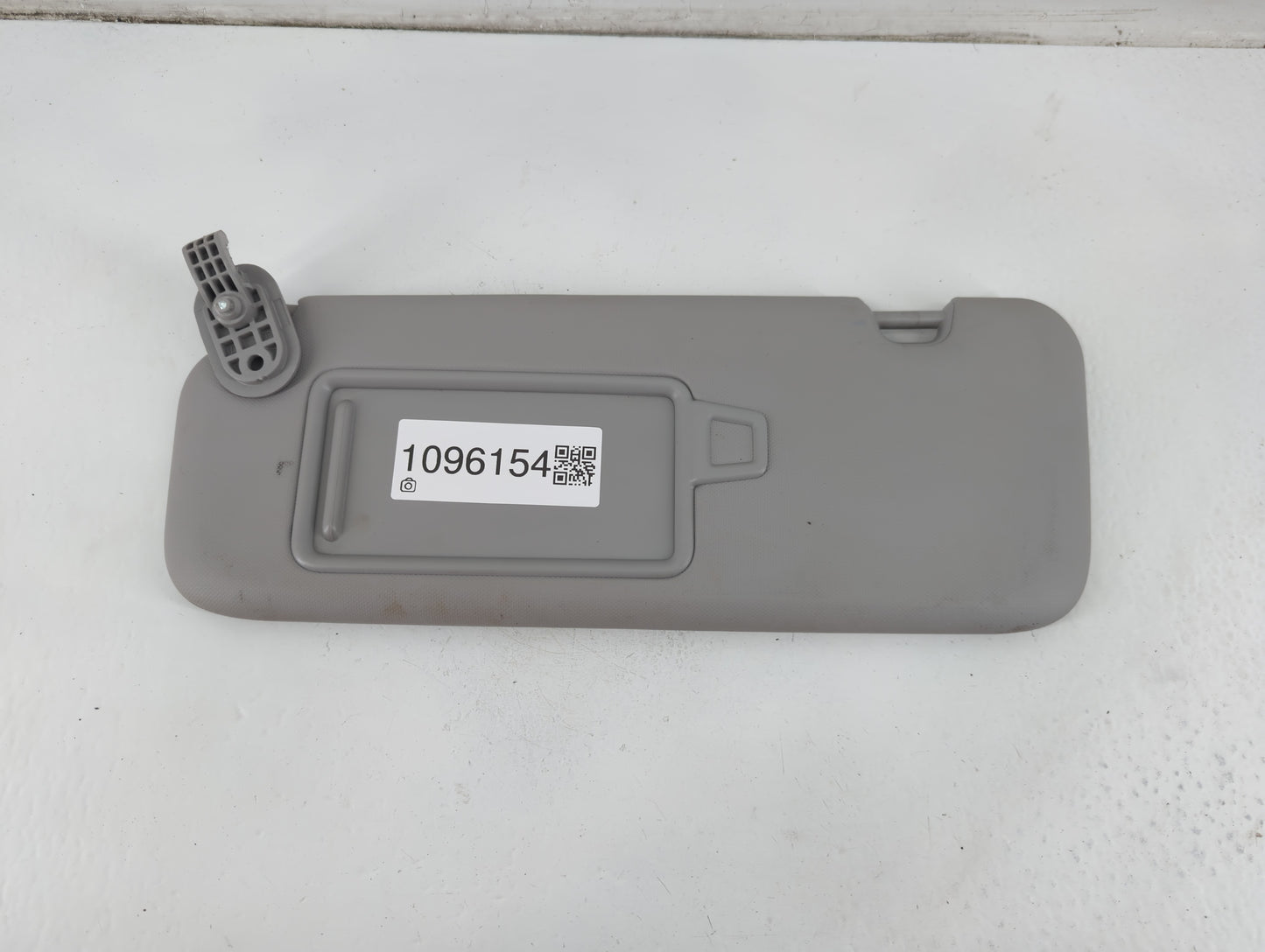 2017-2020 Hyundai Elantra Sun Visor Shade Replacement Passenger Right Mirror Fits Fits 2017 2018 2019 2020 OEM Used Auto Par
