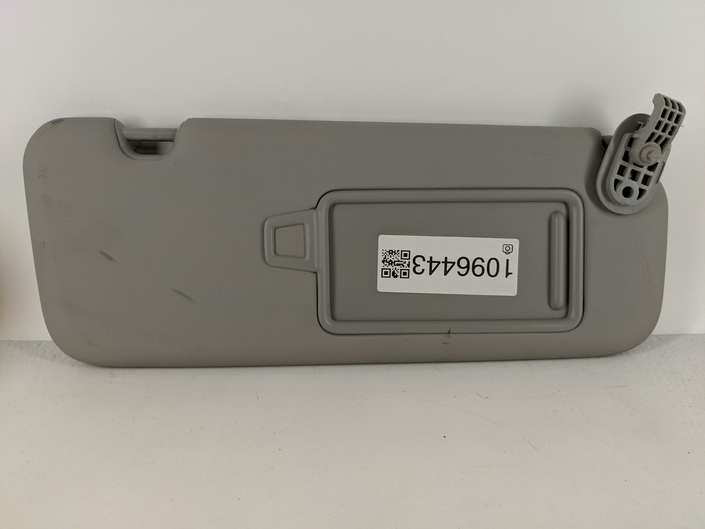 2017-2020 Hyundai Elantra Sun Visor Shade Replacement Passenger Right Mirror Fits Fits 2017 2018 2019 2020 OEM Used Auto Par