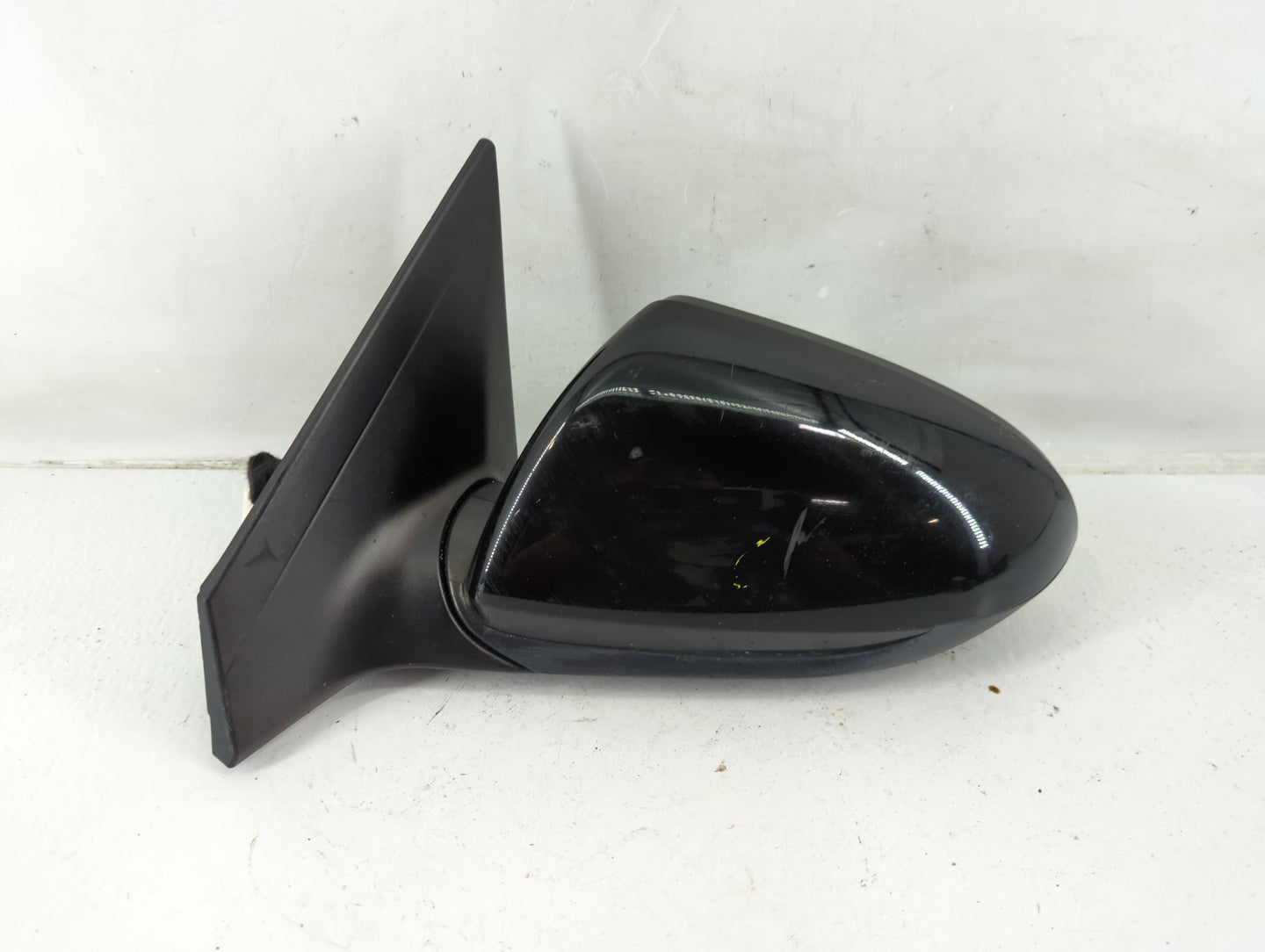 2017-2020 Hyundai Elantra Driver Side View Mirror - Left Door Mirror OEM Used - Oemusedautoparts1.com