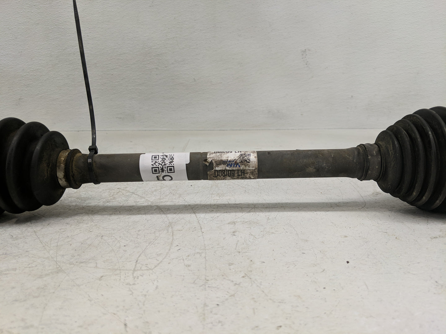 2017-2020 Hyundai Elantra Axle Shaft Front Driver Cv C/v - Oemusedautoparts1.com