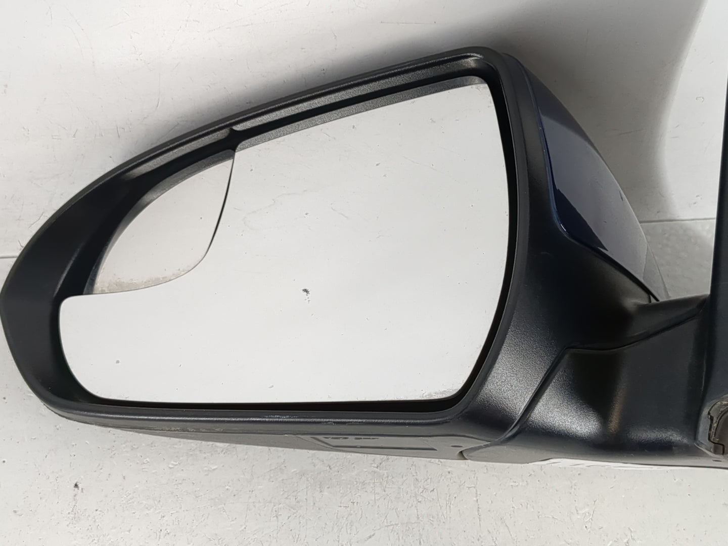 2018 Hyundai Elantra Driver Side View Mirror - Left Door Mirror OEM Used - Oemusedautoparts1.com