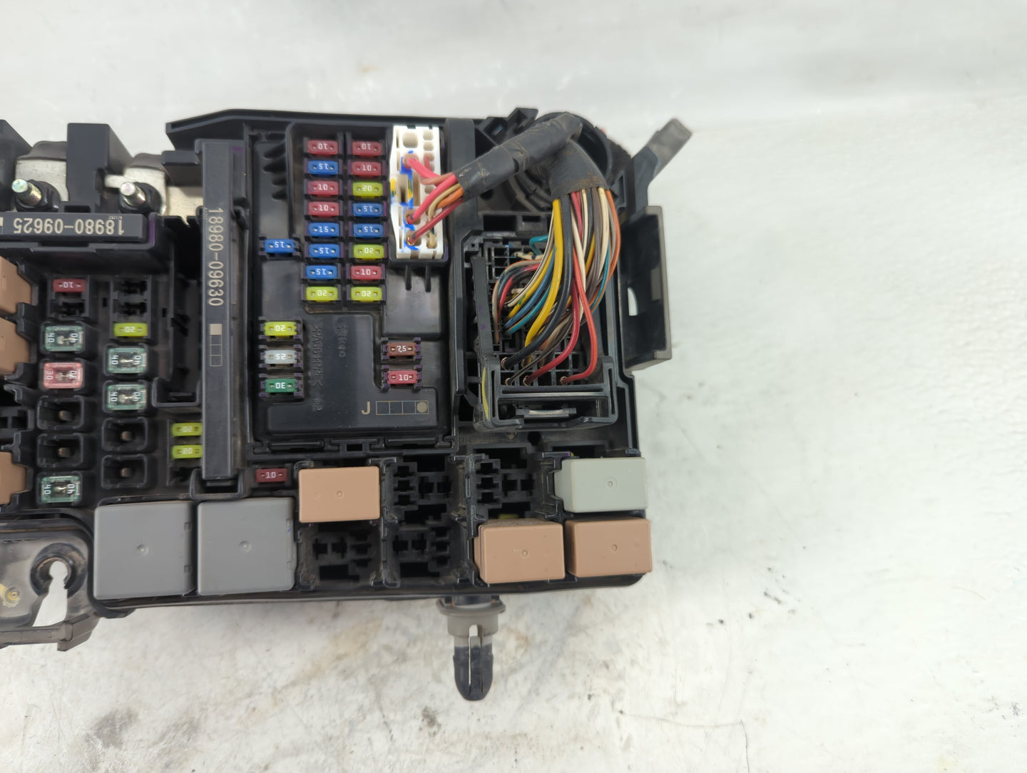 2018 Hyundai Elantra Fusebox Fuse Box Panel Relay Module P/N:1701171381 Fits OEM Used Auto Parts - Oemusedautoparts1.com