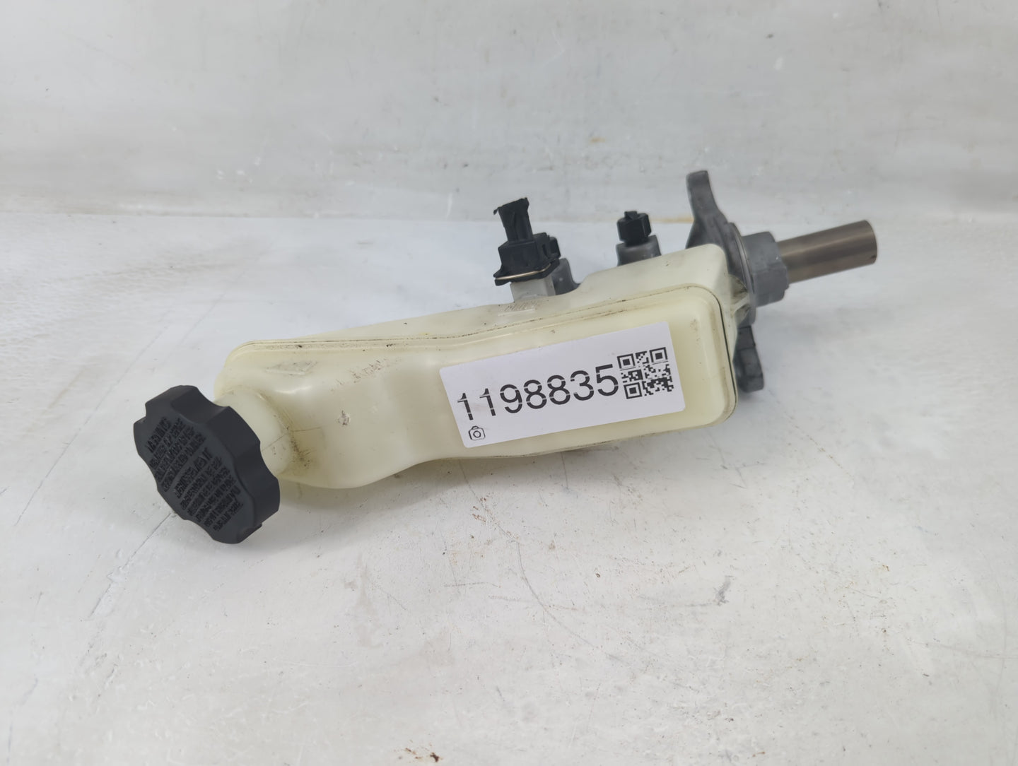 2017-2019 Hyundai Elantra Brake Master Cylinder - Oemusedautoparts1.com