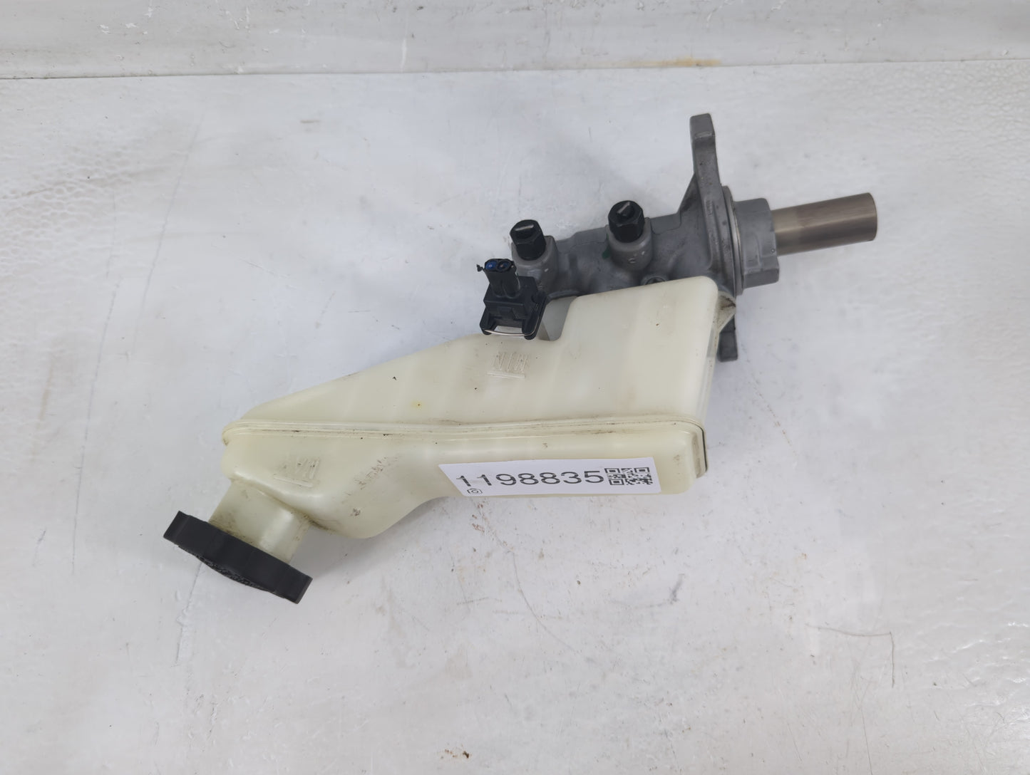 2017-2019 Hyundai Elantra Brake Master Cylinder - Oemusedautoparts1.com