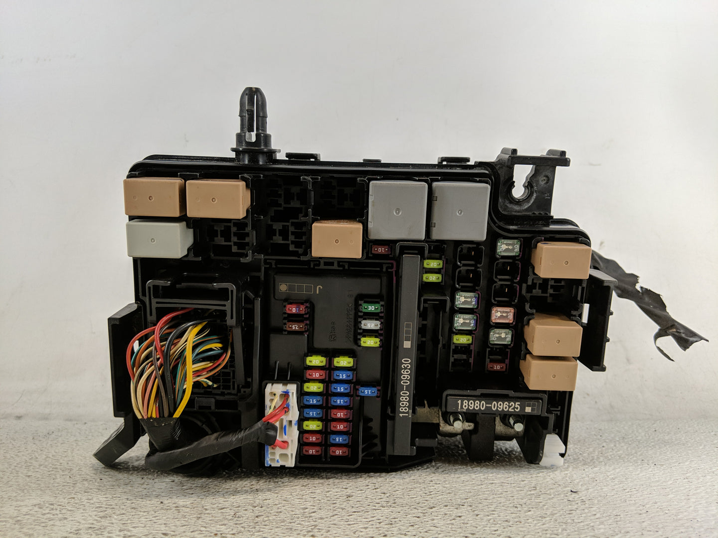2018 Hyundai Elantra Fusebox Fuse Box Panel Relay Module P/N:1701171381 Fits OEM Used Auto Parts - Oemusedautoparts1.com