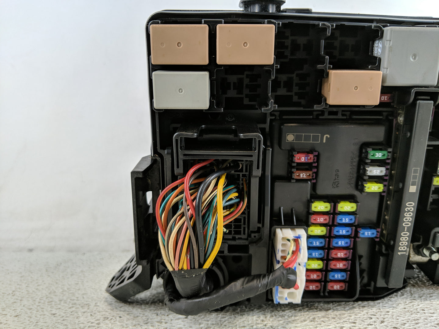 2018 Hyundai Elantra Fusebox Fuse Box Panel Relay Module P/N:1701171381 Fits OEM Used Auto Parts - Oemusedautoparts1.com